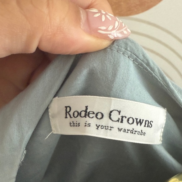 Rodeo Crowns Ruffled Light Blue Long Sleeve Blouse - Picture 2 of 8